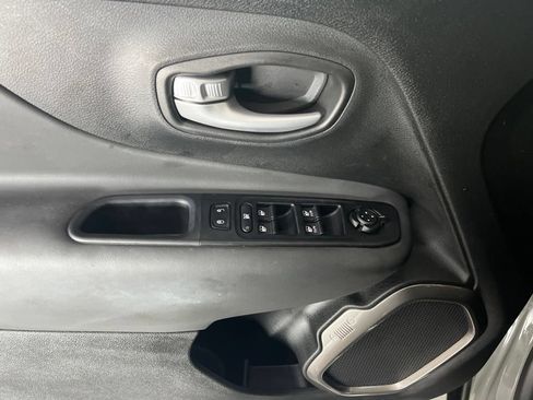 Used 2023 Jeep Renegade Latitude AWD/4WD image 51
