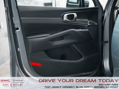 Used 2025 Kia Sorento LX image 11