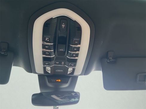 Used 2020 Porsche Macan image 43