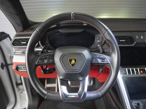 Used 2021 Lamborghini Urus image 39