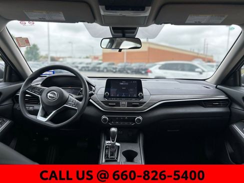Used 2025 Nissan Altima 2.5 SV FWD image 10