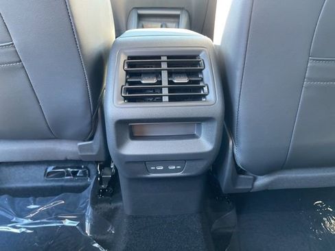 New 2026 Volkswagen Tiguan SE image 24