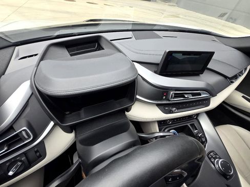 Used 2015 BMW i8 image 31