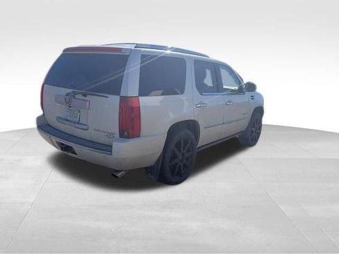 Used 2014 Cadillac Escalade Luxury image 6