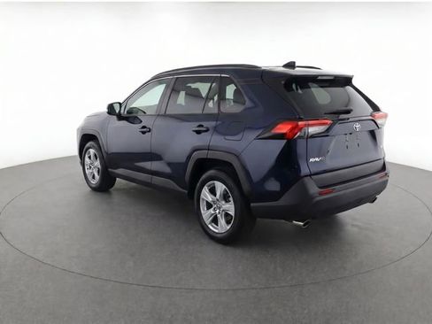 Used 2022 Toyota RAV4 XLE w/ Convenience Package FWD image 3