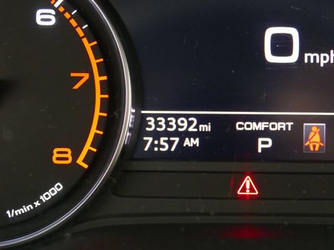 Used 2023 Audi Q5 2.0T Premium w/ Convenience Package AWD/4WD image 14