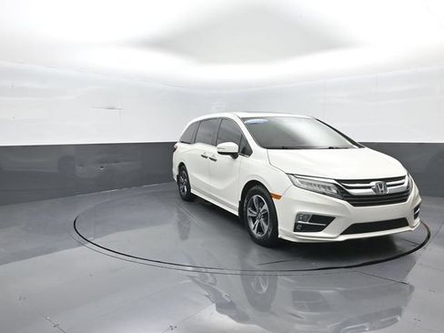 Used 2018 Honda Odyssey Touring image 3