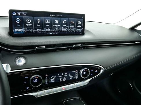 Used 2023 Genesis GV70 2.5T w/ Select Package image 17