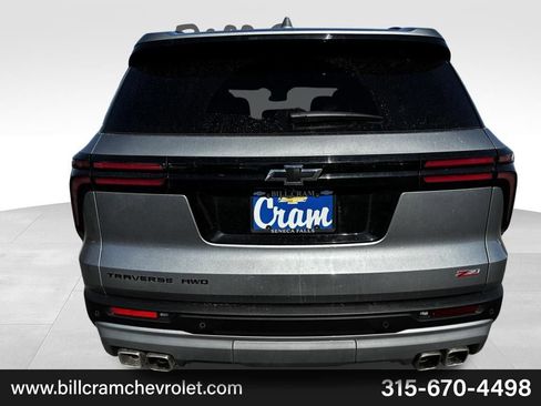 Used 2025 Chevrolet Traverse Z71 image 6