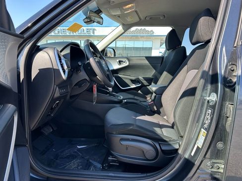 Used 2023 Kia Soul LX w/ LX Technology Package image 23