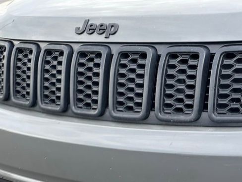 Used 2020 Jeep Grand Cherokee Altitude image 6