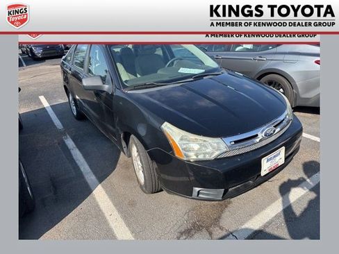 Used 2010 Ford Focus SE image 1