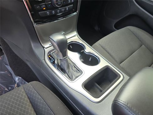 Used 2021 Jeep Grand Cherokee Laredo RWD image 29