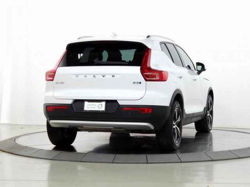 Used 2025 Volvo XC40 B5 Core image 10