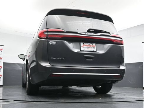 Used 2023 Chrysler Pacifica Touring-L FWD image 36