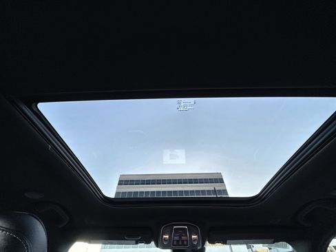 New 2025 Jeep Grand Cherokee Limited w/ Luxury Tech Group II image 24