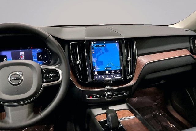 Used 2024 Volvo XC60 B5 Plus AWD/4WD image 9