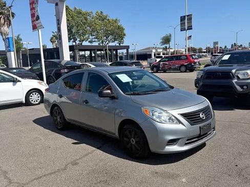 Used 2013 Nissan Versa S FWD image 4