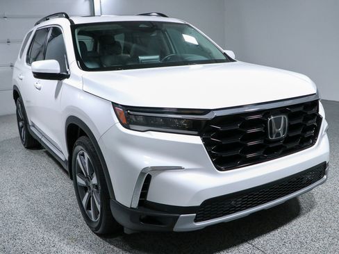 Used 2025 Honda Pilot Touring image 5