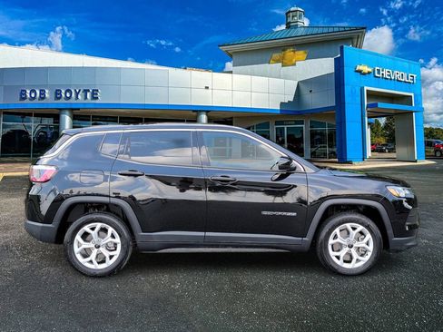 Used 2025 Jeep Compass Sport AWD/4WD image 2