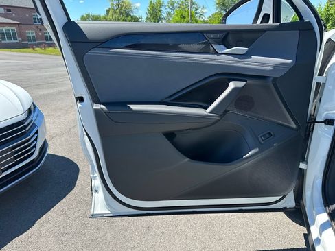 New 2026 Volkswagen Tiguan SE AWD/4WD image 10