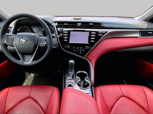 Used 2018 Toyota Camry XSE FWD image 16