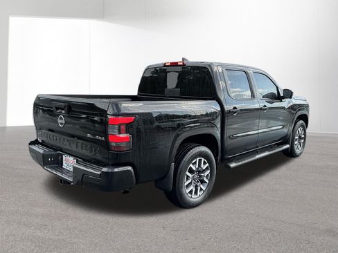 Used 2025 Nissan Frontier SL AWD/4WD image 3