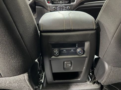 Used 2020 Chevrolet Traverse LT FWD image 15