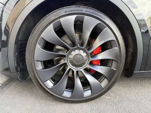 Used 2024 Tesla Model Y Performance AWD/4WD image 34