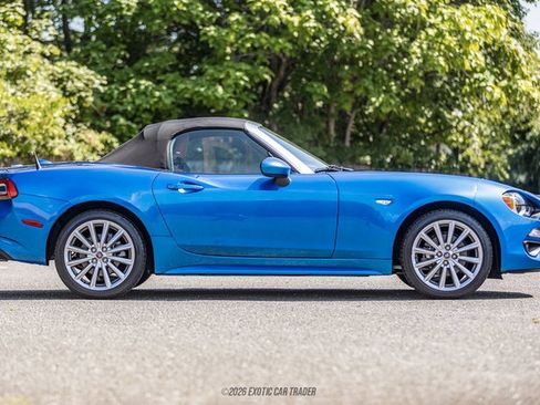 Used 2017 FIAT 124 Spider Lusso RWD image 19