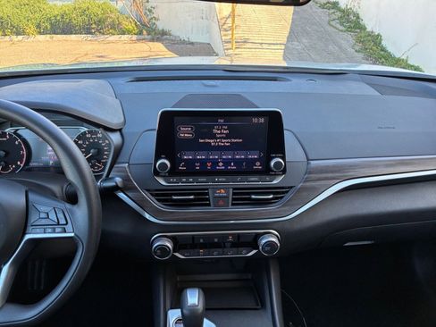 Used 2025 Nissan Altima 2.5 SV image 17