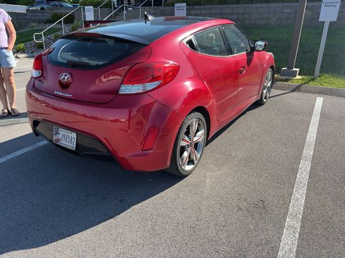 Used 2017 Hyundai Veloster Value Edition FWD image 7