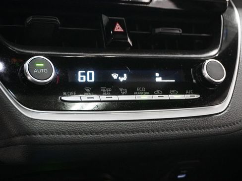 Used 2025 Toyota Corolla SE w/ SE Premium Package image 26