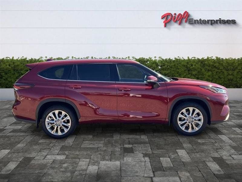 Used 2025 Toyota Highlander Limited FWD image 8