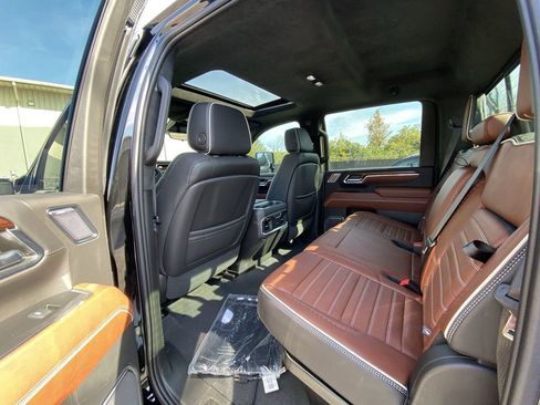 Used 2024 GMC Sierra 2500 Denali Ultimate image 4