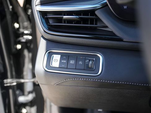 Used 2026 Buick Enclave Sport Touring w/ Power Package FWD image 17