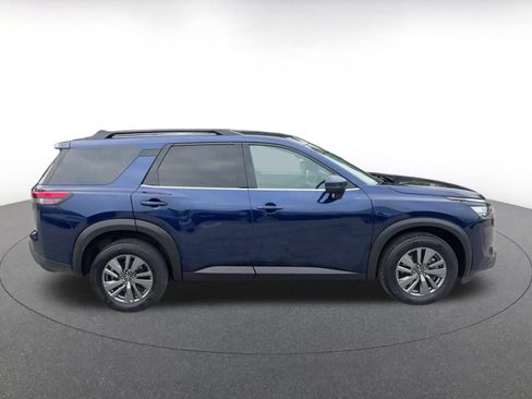 Used 2025 Nissan Pathfinder SV AWD/4WD image 16