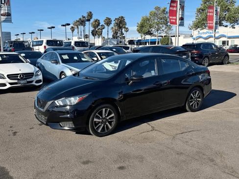 Used 2021 Nissan Versa SV image 2
