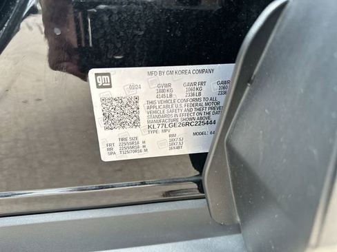 Used 2024 Chevrolet Trax RS FWD image 36