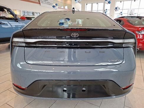 New 2026 Toyota Prius Plug-In Hybrid FWD image 5