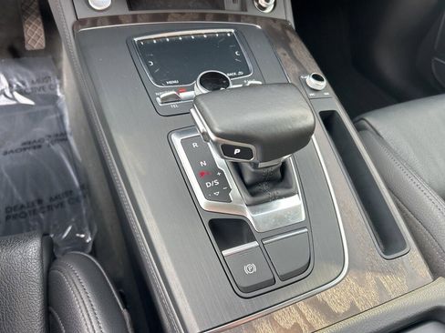 Used 2020 Audi Q5 e Premium Plus image 11