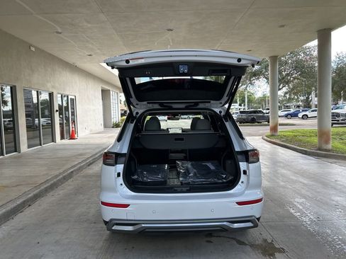 New 2025 Mitsubishi Outlander SE image 32