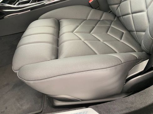 New 2026 BMW 750e xDrive w/ Premium Package image 13