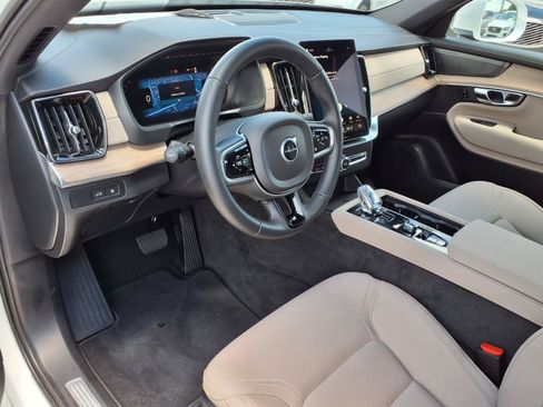 Certified 2025 Volvo XC90 T8 Plus AWD/4WD image 21