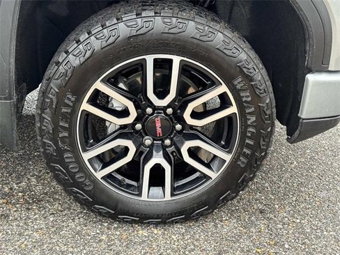 Used 2025 GMC Sierra 1500 AT4 w/ AT4 Premium Package image 5