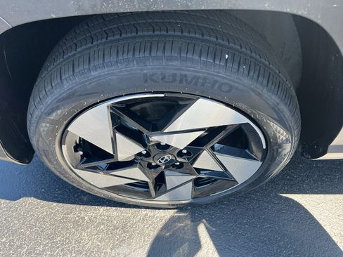 Used 2025 Hyundai Kona Limited AWD/4WD image 51