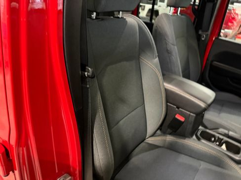 Certified 2025 Jeep Wrangler Unlimited Sahara AWD/4WD image 13