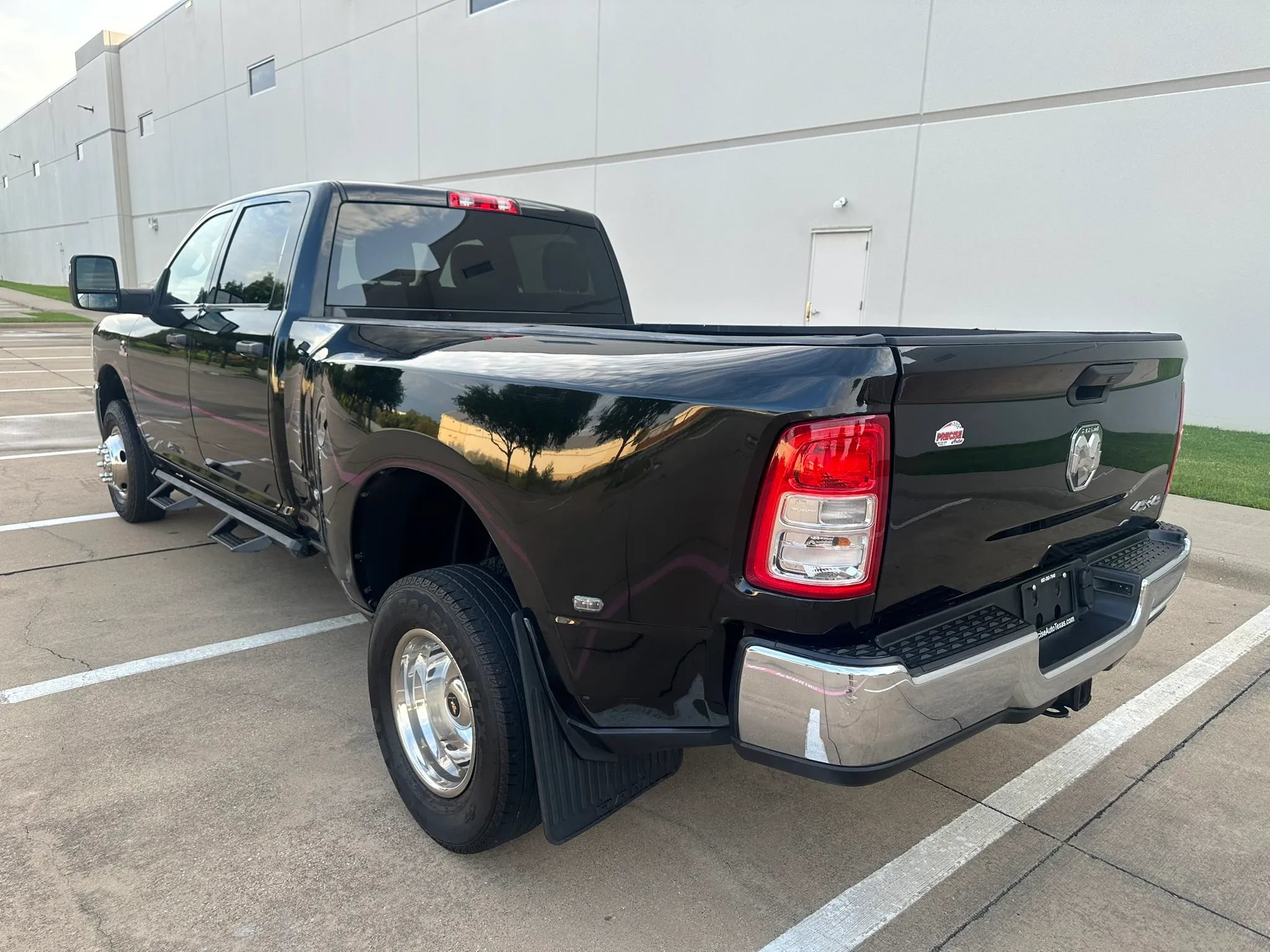 Used 2024 RAM 3500 Tradesman w/ Chrome Appearance Group AWD/4WD image 14