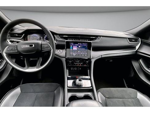 Certified 2025 Jeep Grand Cherokee L Altitude AWD/4WD image 18
