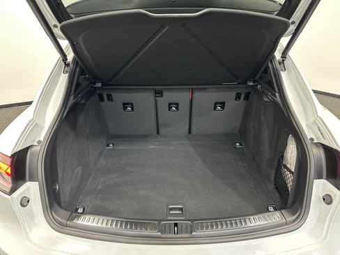 Certified 2025 Porsche Macan AWD/4WD image 37